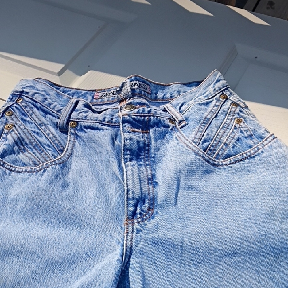 Zena Light Blue Jeans with Classic Stitching